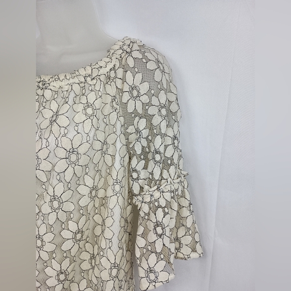 2/$30 Cute White Daisy Lace MAURICES Top(#1,282) - Picture 9 of 10